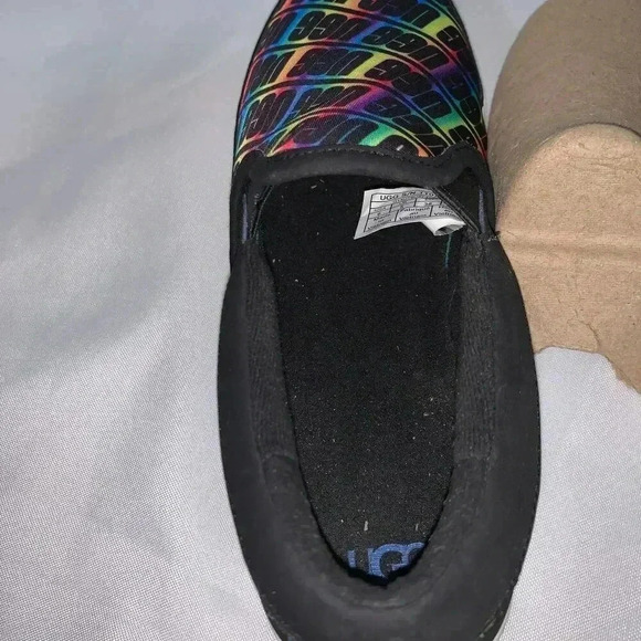 UGG Caplan Slip On big Girls Shoes Size 6, colorful pattern black background. - Picture 7 of 9